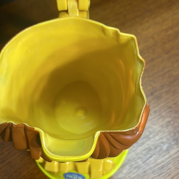 RingLing Bros Barnum & Bailey Circus Lion Cup. - Picture 7 of 8